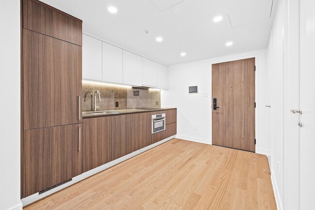 Building Photo - 1518 Rue Sherbrooke O