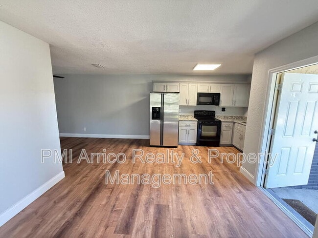 Building Photo - 2809 Marconi St