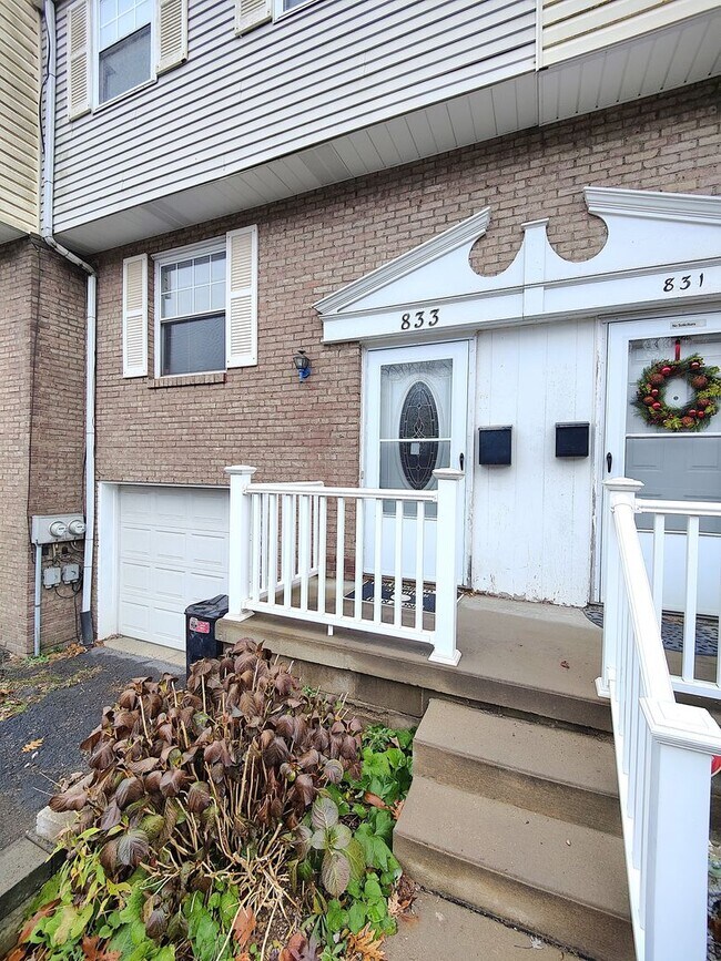 Photo - *Well-Maintained 3BD/1.5BA Townhouse Available in West Mifflin*