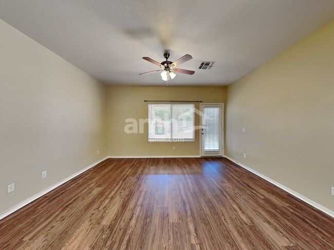 Foto del edificio - 14551 W Marcus Dr