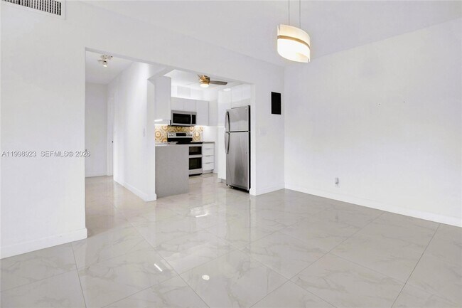 Foto del edificio - 2230 NE 56th Pl