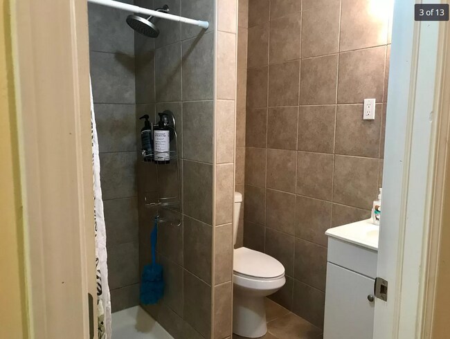 Bathroom 1 - 3230 Ward St