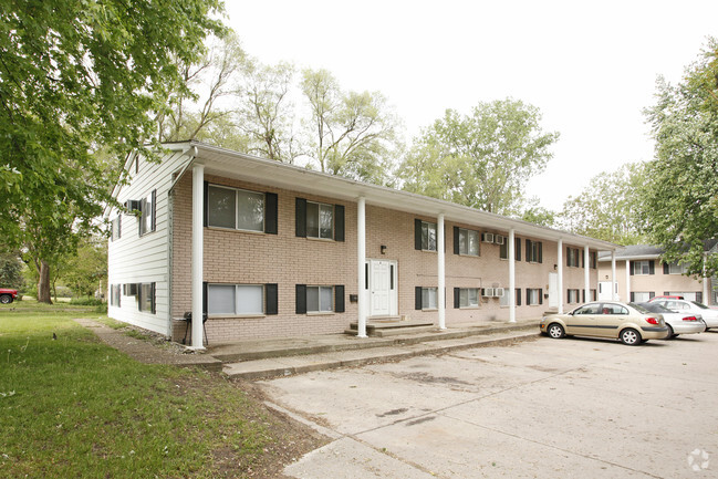 Building Photo - Colonial Apartments