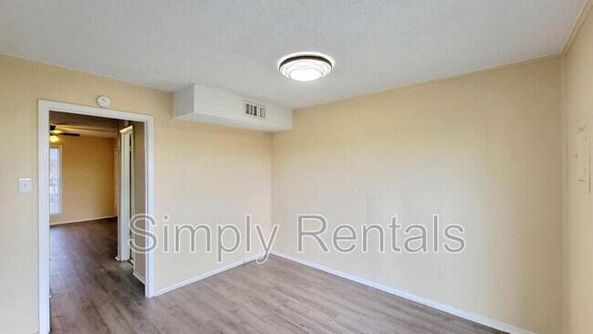 Foto del edificio - 400 Bill Bradford Rd