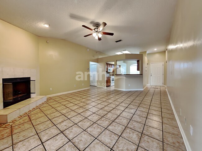Foto del edificio - 7829 Invermere Blvd