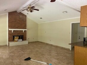 Building Photo - 16115 Woodlawn Acres Ave