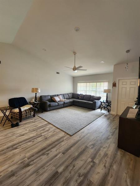Foto principal - 1920 NW 80th Ave