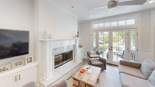Foto del edificio - 3bed/3.5 Bath School Year Rental