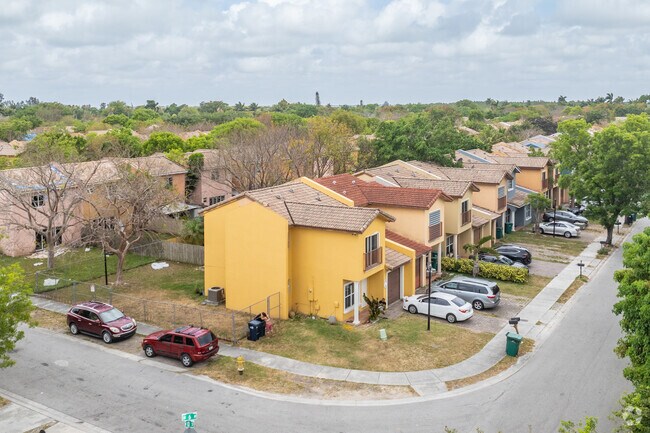 Building Photo - Keys Winds Villas