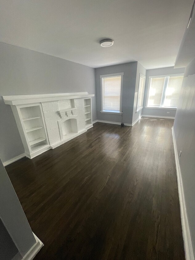 Photo - 2118 E 68th St (Chicago, IL)