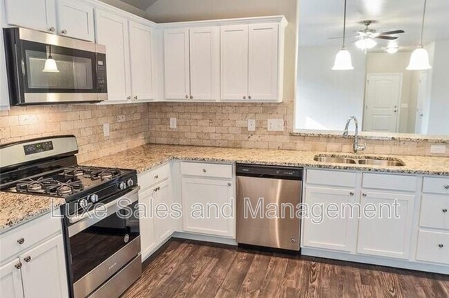 Building Photo - 14360 Timberdale Dr