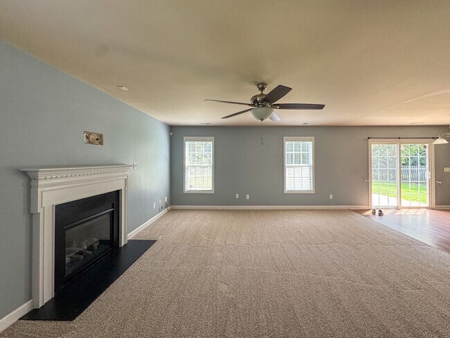 Foto del edificio - Beautifully Maintained 3 Bed 2.5 Bath West Gate Home