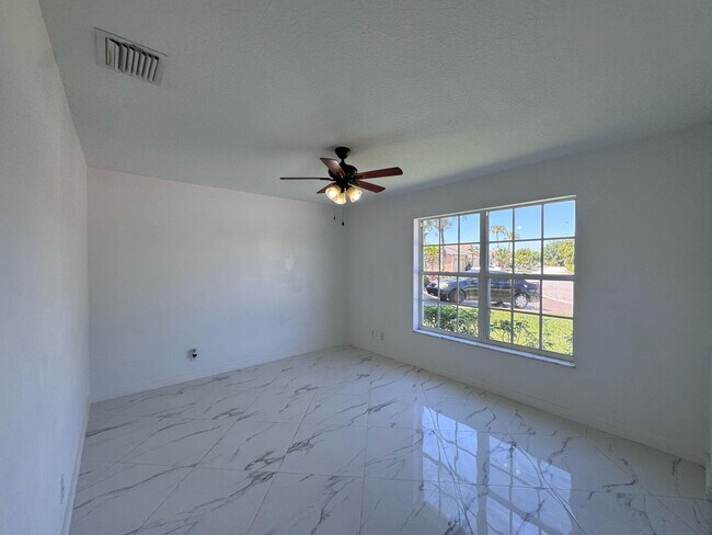 Foto del edificio - 240 Malibu Cir