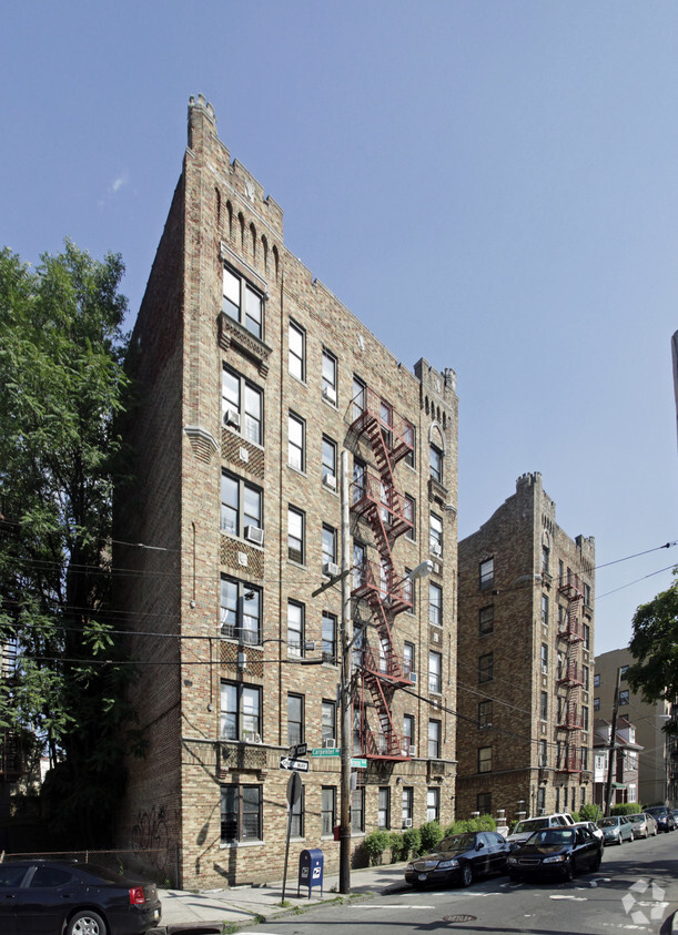 Building Photo - 3764 Bronx Blvd