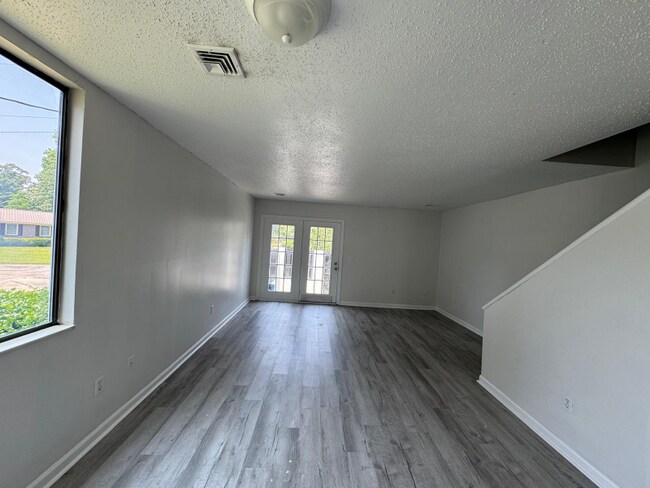 Foto del edificio - 4807 Little River Rd