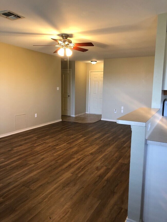 Foto del edificio - 317 Clydesdale Ln