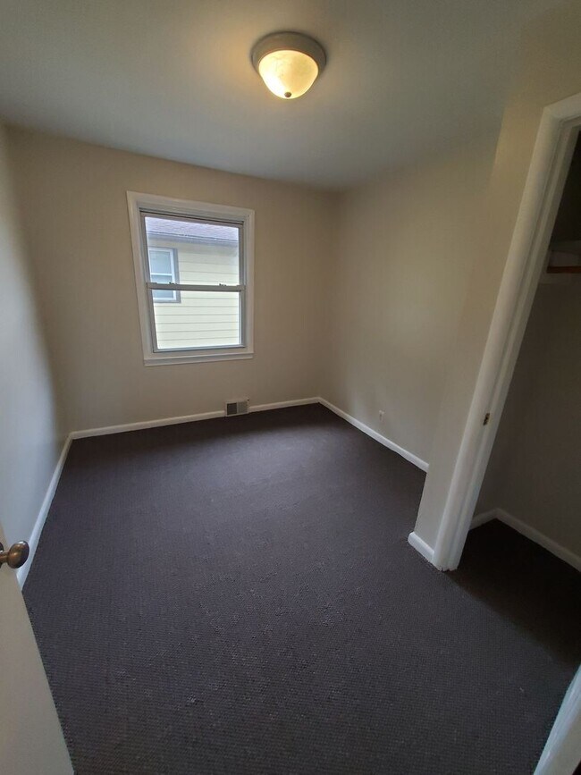 Foto del edificio - 4605-4607 W. Villard Ave. (Duplex)