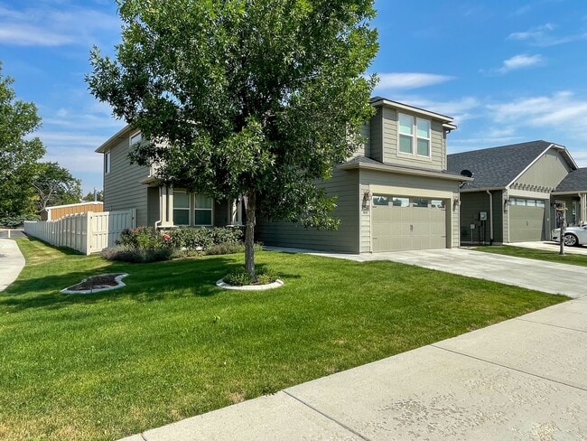 Building Photo - 11473 Baserri Dr