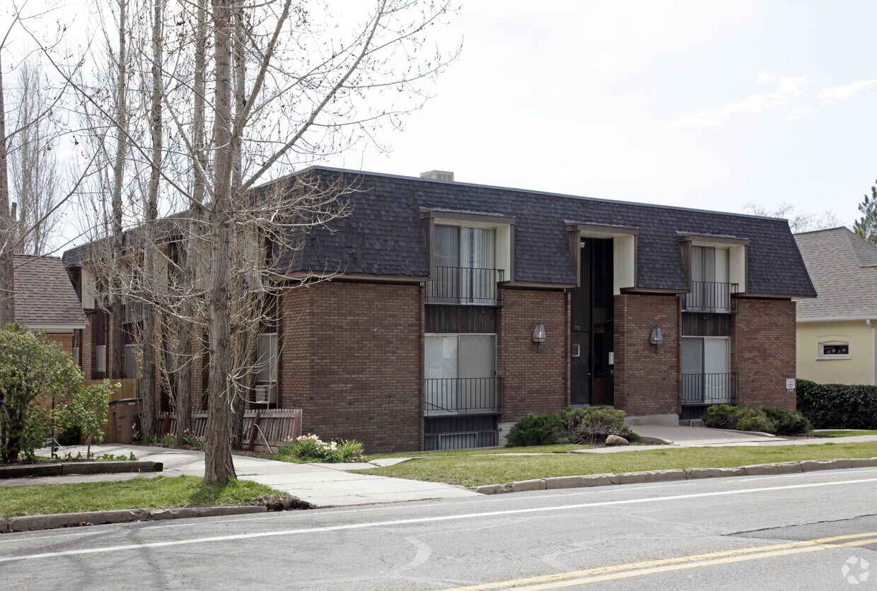 Primary Photo - 770 3rd Ave