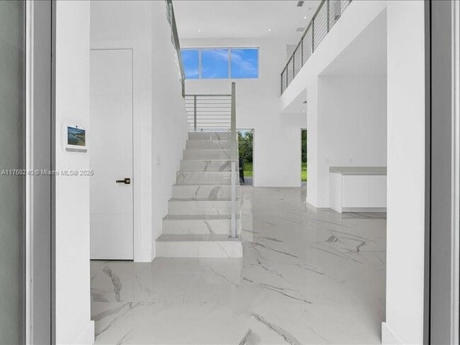 Foto del edificio - 16644 Botaniko Dr N