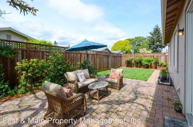 Building Photo - 4 br, 2.5 bath House - 4283 Kingsford Drive