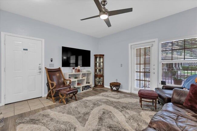 Foto del edificio - 2320 Gracy Farms Ln