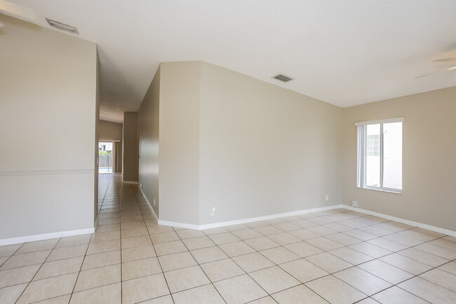 Building Photo - 1414 E Harmony Lake Cir