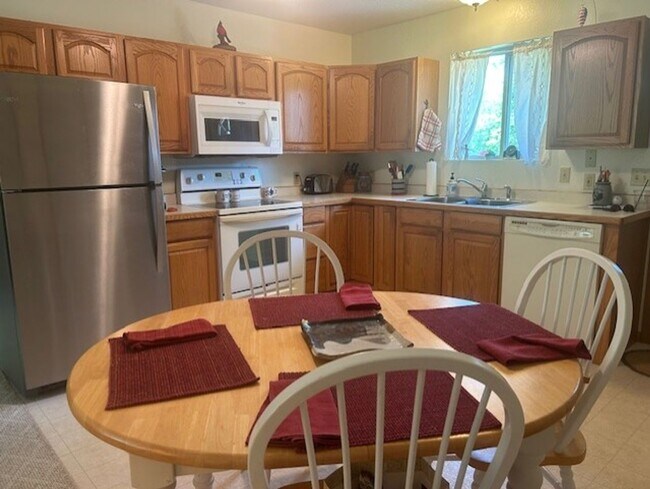 Foto del edificio - Breezy Point Home 3 bedroom, 2 bath, 2 car Garage