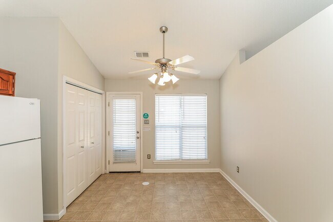 Foto del edificio - 6903 Wrenwood Dr
