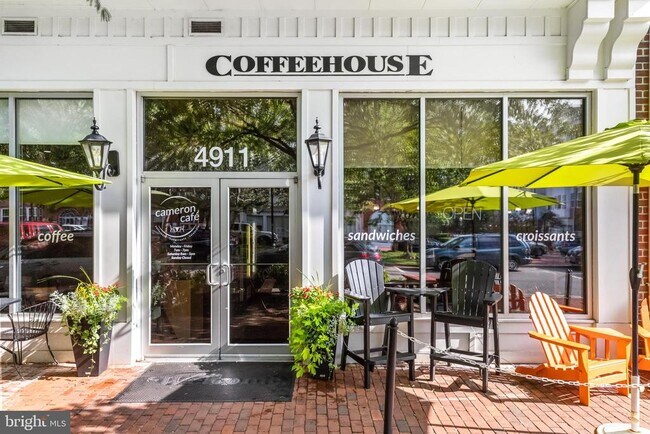 Foto del edificio - 4951 Brenman Park Dr