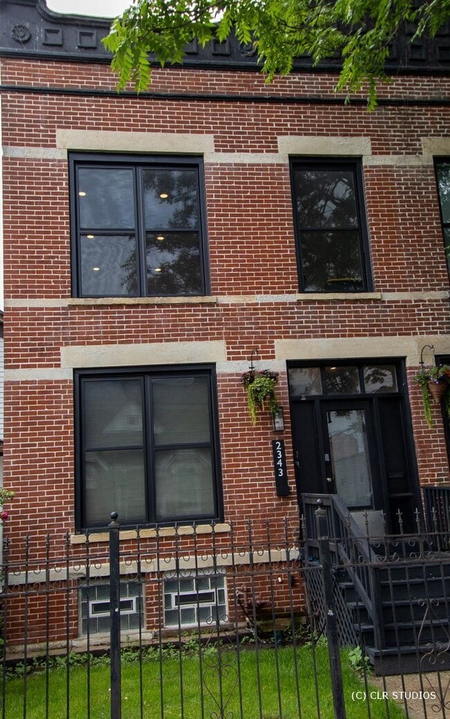 Building Photo - 2343 W Grenshaw St