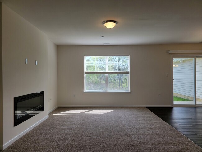 Foto del edificio - 62 Rollins Ln
