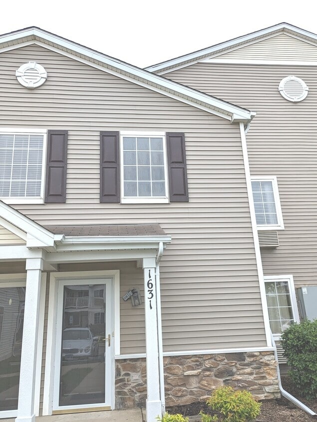 1631 Silverstone Dr Unit 1631, Carpentersville, IL 60110 Condo for