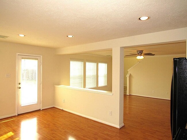 Building Photo - 29222 Legends Green Dr