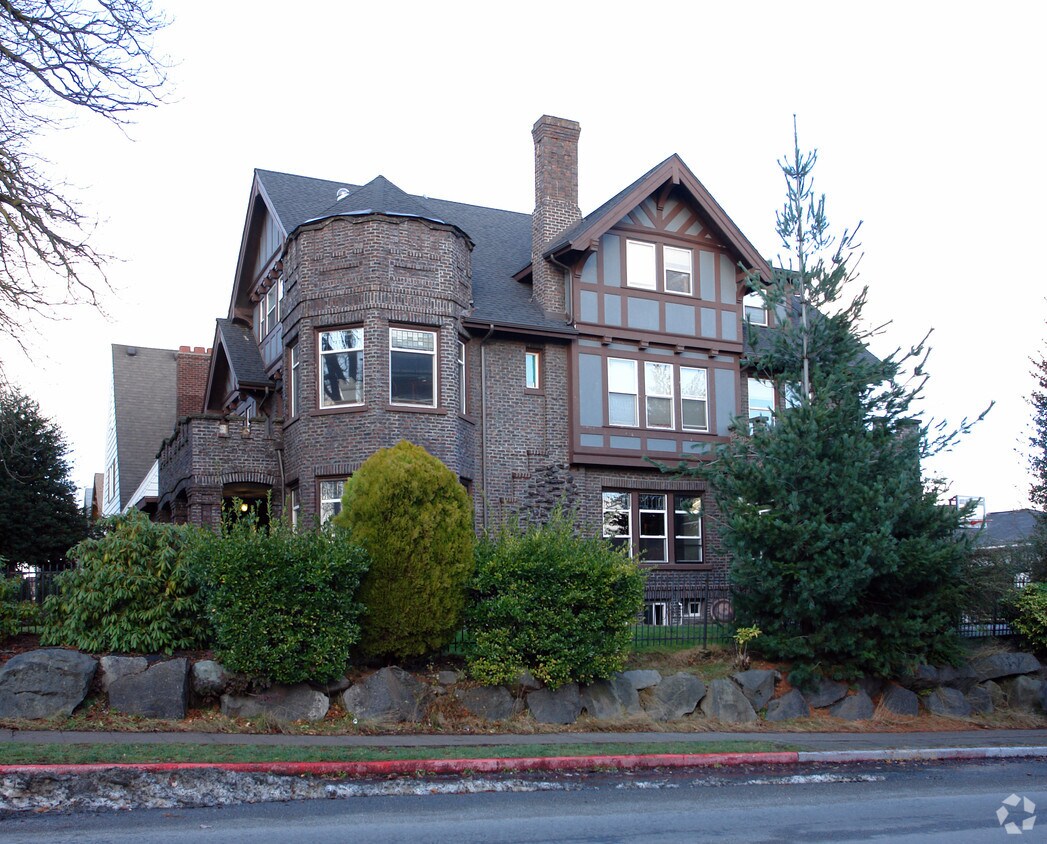 Primary Photo - 5004 17th Ave NE