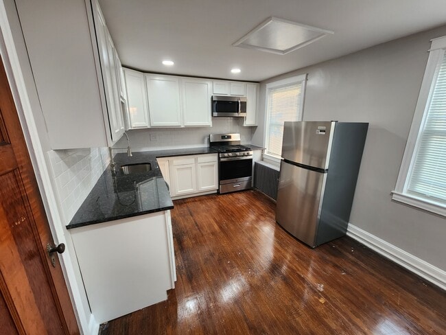 Building Photo - 301 Folcroft St