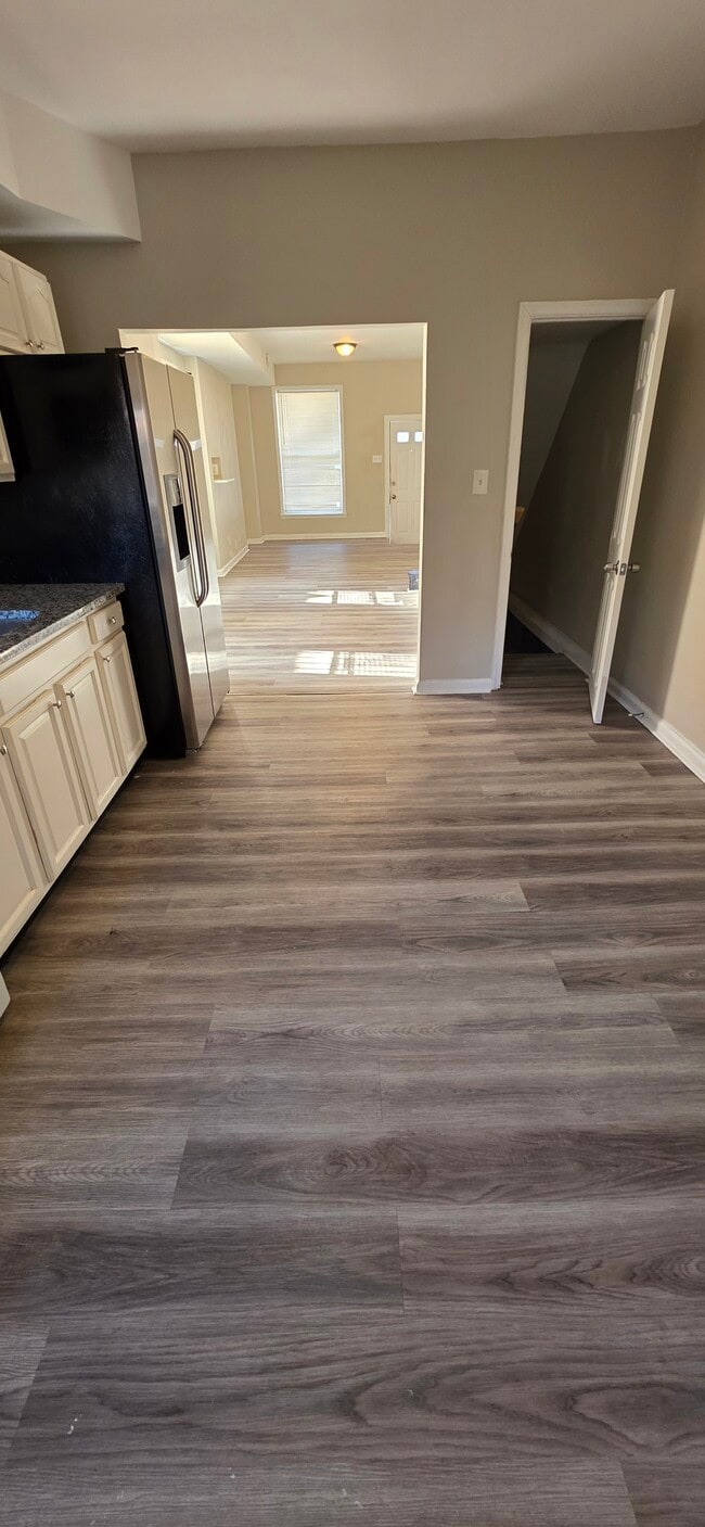 Building Photo - 701 N Curley St