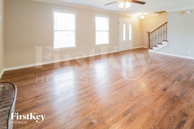 Building Photo - 204 Somerset Dr