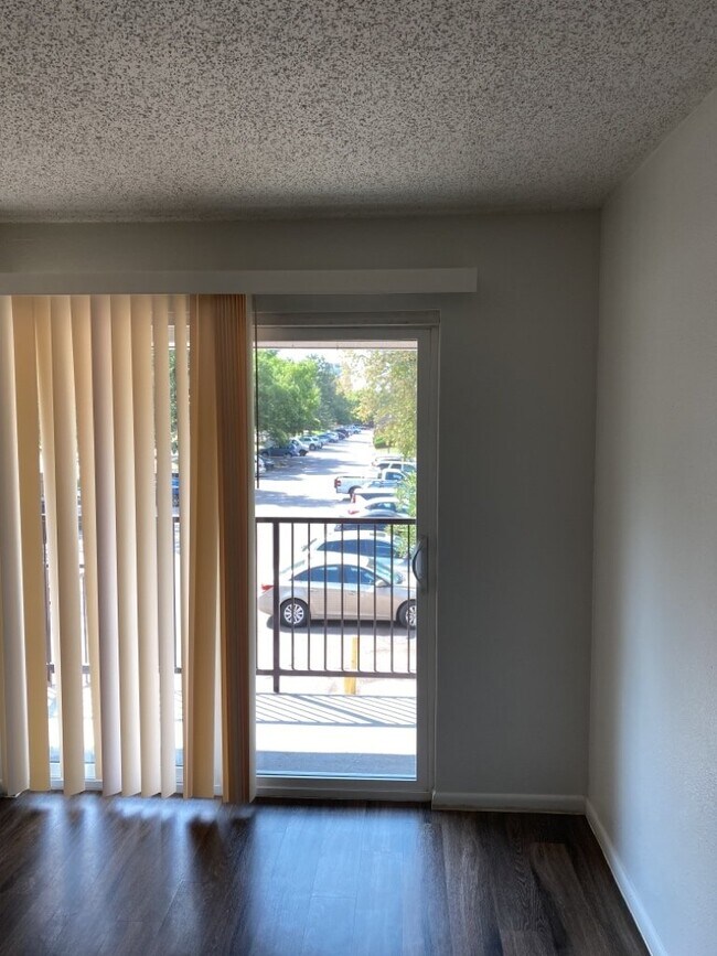 Foto del edificio - Charming 1BR/1BA in great location! Don't wait!