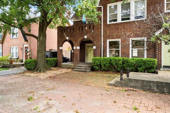 Foto del edificio - 1639 Castle Ct