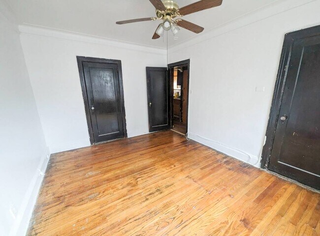 Building Photo - 636 Van Nest Ave