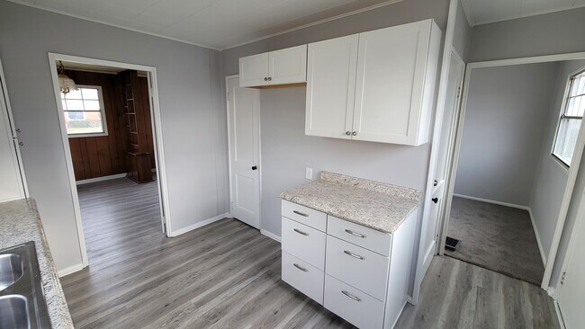 Building Photo - 2391 Baywood Dr