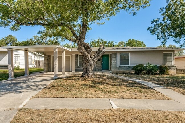 Building Photo - RENOVATED 3-BEDROOM HOME IN RIDGEVIEW