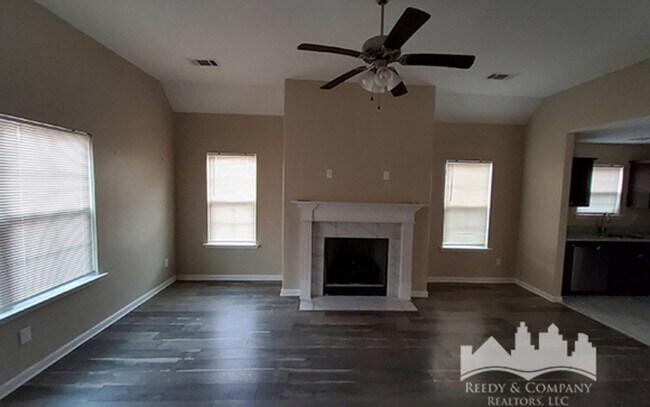 Foto del edificio - 1102 River Wood Creek W