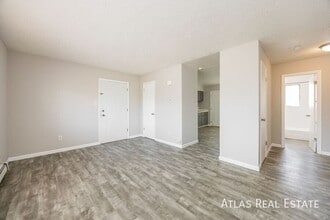 Building Photo - 2855 Montebello Dr