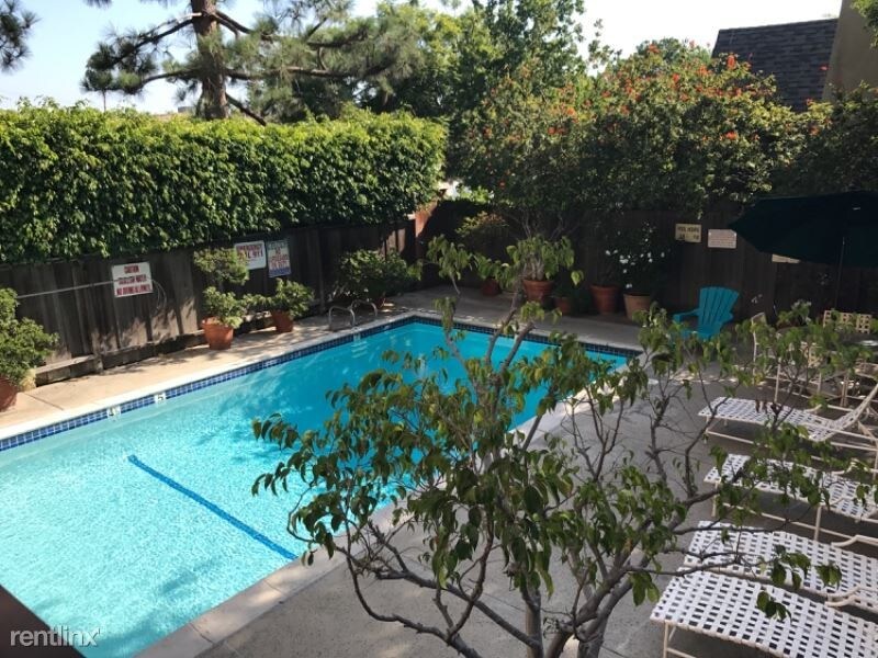 Foto principal - 2265 S Beverly Glen Blvd