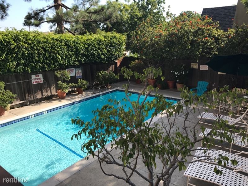 Primary Photo - 2265 S Beverly Glen Blvd