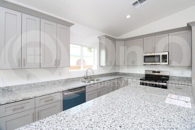 Foto del edificio - 361 W Hess Ave