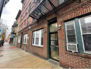 Building Photo - 1513 Summit Ave
