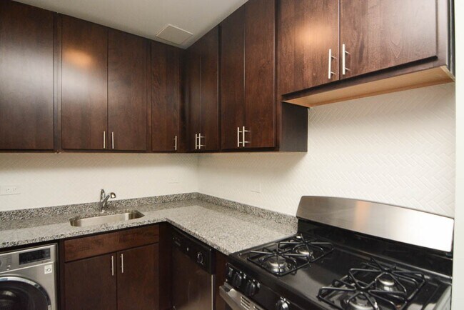 Building Photo - 1128 Maple Ave